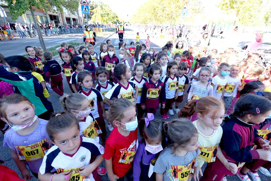 Milla Escolar 2021 - Imagen de un momento de la carrera de las más pequeñas.
