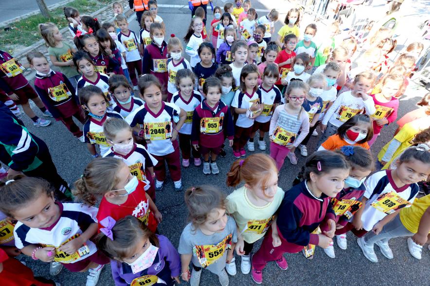  Milla Escolar 2021 - Imagen del momento de la salida de las más pequeñas.