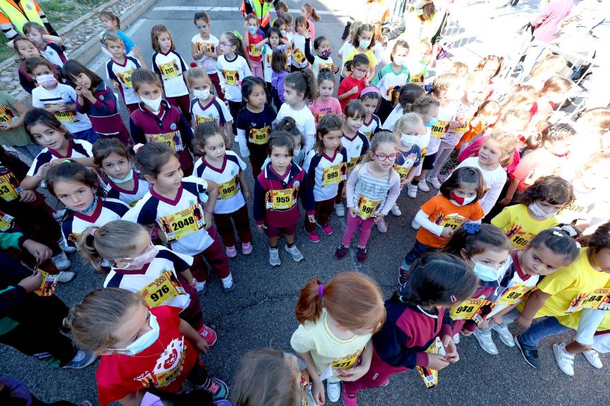 Milla Escolar 2021 - Imagen del momento de la salida de las más pequeñas.