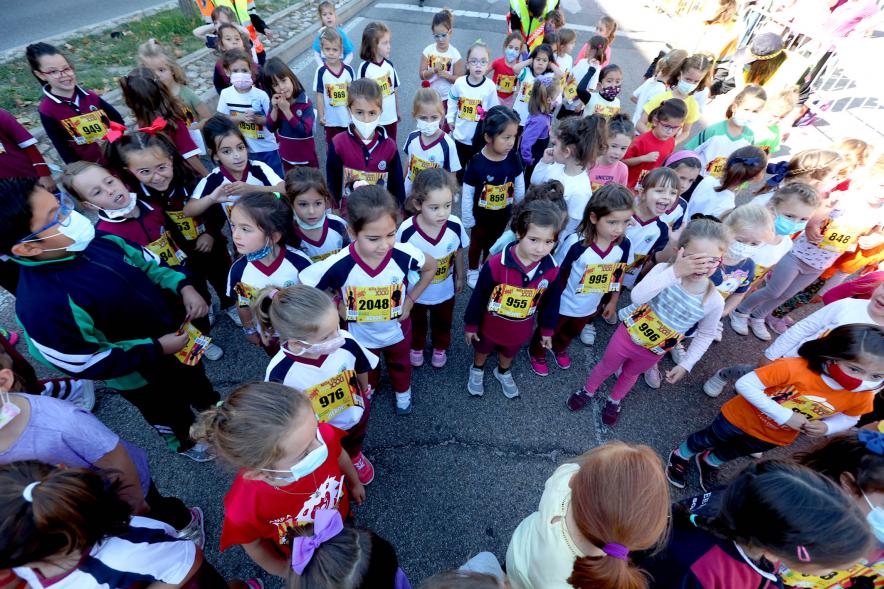  Milla Escolar 2021 - Imagen del momento de la salida de las más pequeñas.