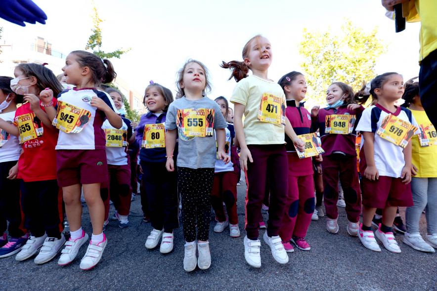 Milla Escolar 2021 - Imagen del momento de la salida de las más pequeñas.