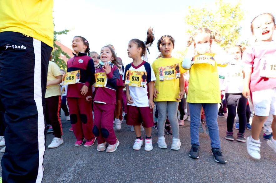 Milla Escolar 2021 - Imagen del momento de la salida de las más pequeñas.