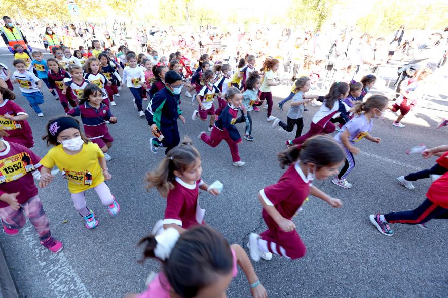 Milla Escolar 2021 - Imagen de un momento de la carrera de las más pequeñas.