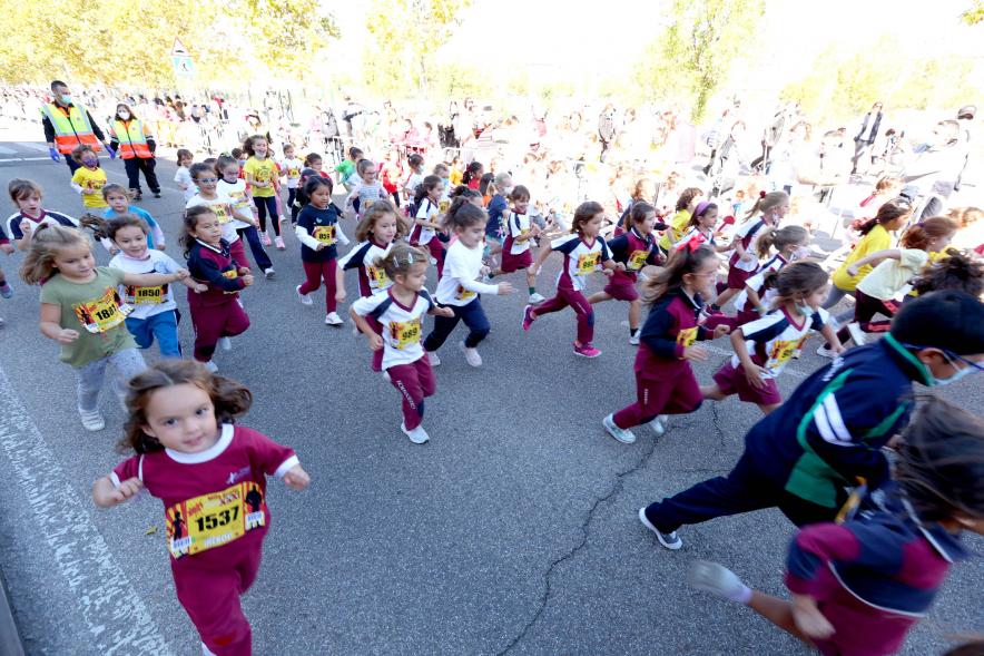 Milla Escolar 2021 -  Imagen de un momento de la carrera de las más pequeñas.