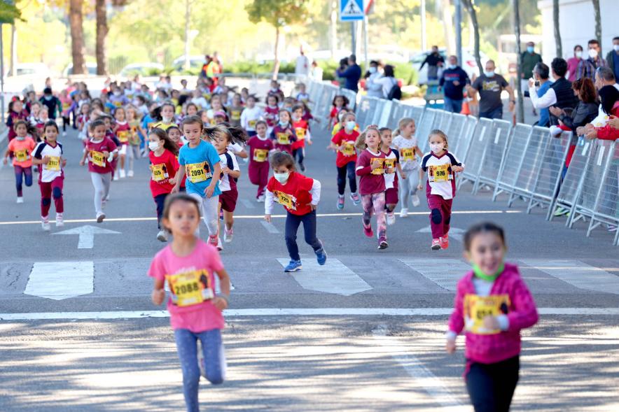 Milla Escolar 2021 - Imagen de un momento de la carrera de las más pequeñas.