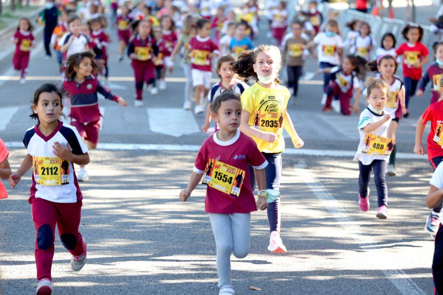  Milla Escolar 2021 - Imagen de un momento de la carrera de las más pequeñas.