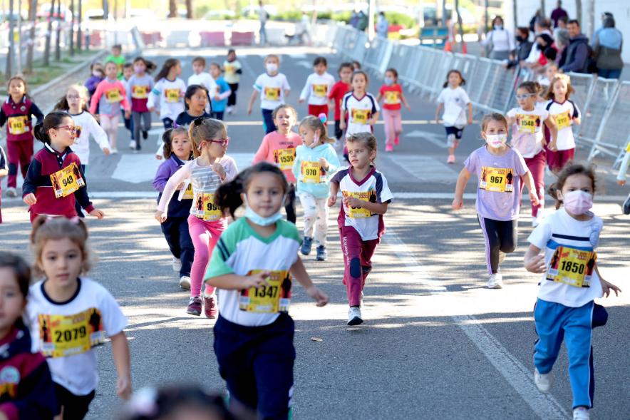 Milla Escolar 2021 - Imagen de un momento de la carrera de las más pequeñas.