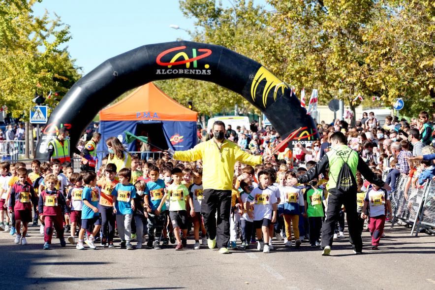 Milla Escolar 2021 - Imagen de un momento de la carrera de los alevines.