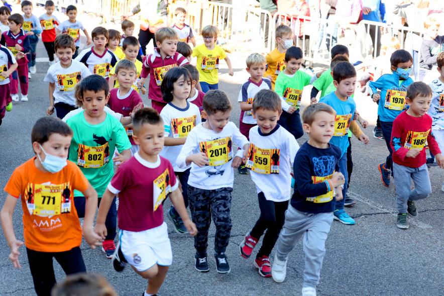 Milla Escolar 2021 - Imagen de un momento de la carrera de los alevines.