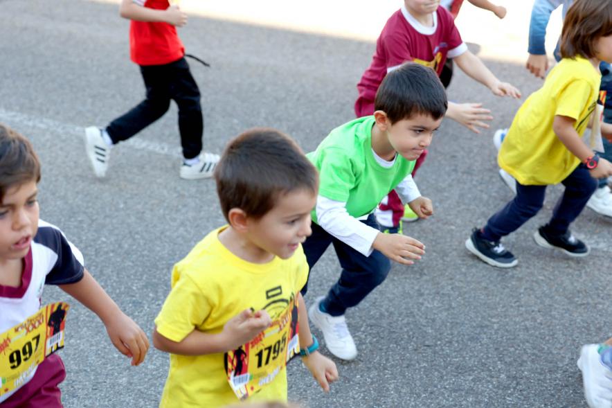 Milla Escolar 2021 -  Imagen de un momento de la carrera de los alevines.