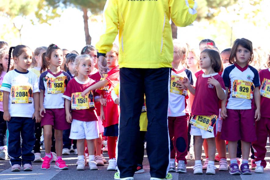 Milla Escolar 2021 - Imagen del momento de la salida de las alevines.