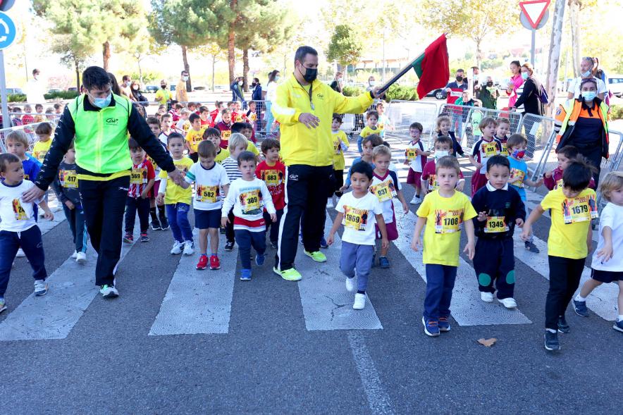  Milla Escolar 2021 - Imagen del momento de la salida de los infantiles.
