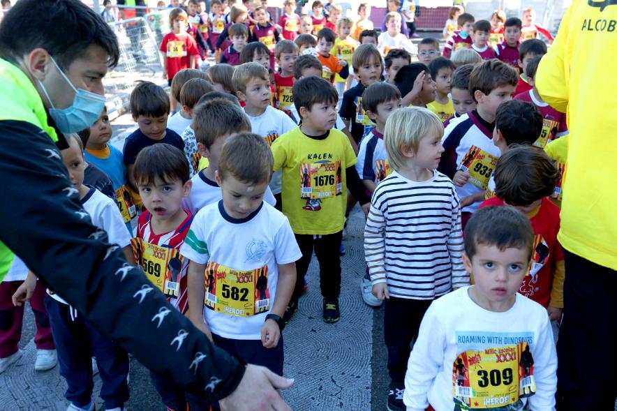 Milla Escolar 2021 - Imagen del momento de la salida de los infantiles.