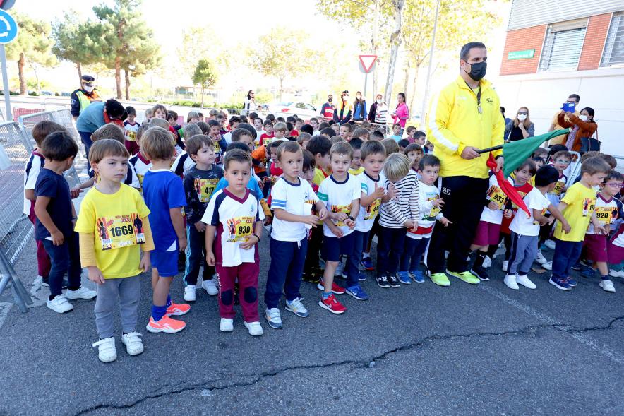Milla Escolar 2021 - Imagen del momento de la salida de los infantiles. 