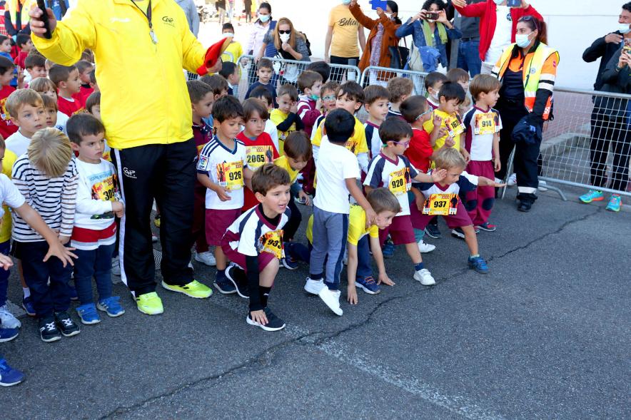 Milla Escolar 2021 - Imagen del momento de la salida de los infantiles.