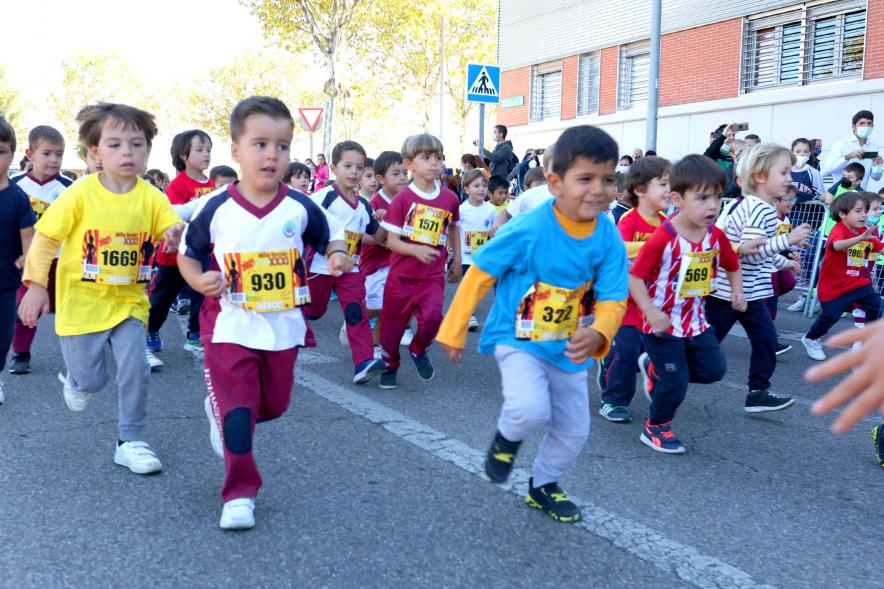 Milla Escolar 2021 -  Imagen de un momento de la carrera de los infantiles.
