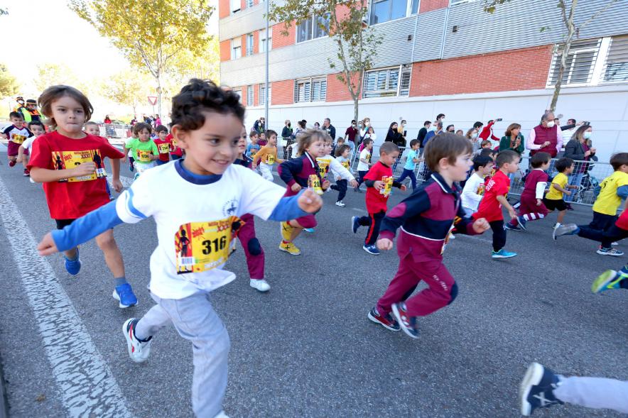 Milla Escolar 2021 - Imagen de un momento de la carrera de los infantiles.