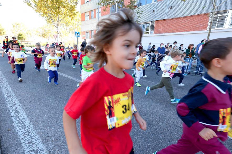   Milla Escolar 2021 - Imagen de un momento de la carrera de los infantiles.