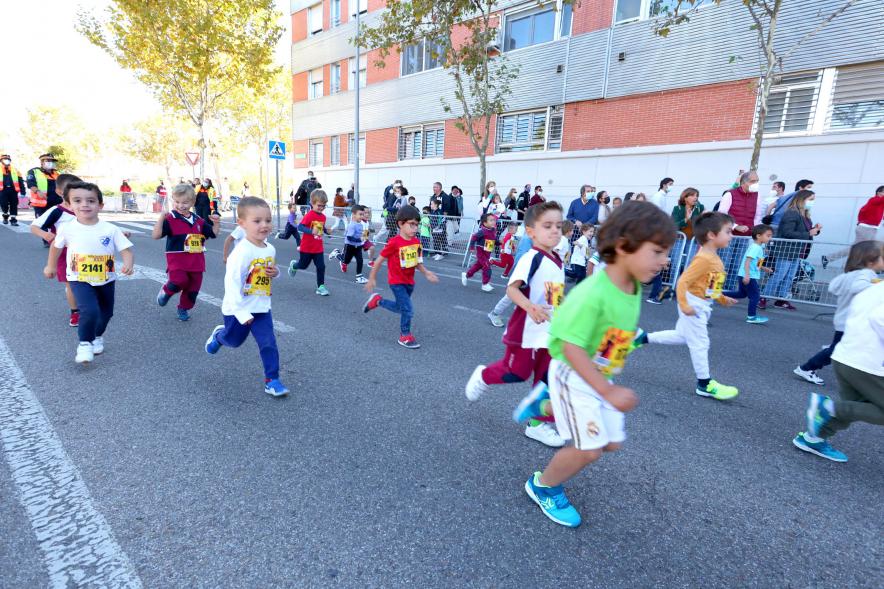  Milla Escolar 2021 - Imagen de un momento de la carrera de los infantiles.