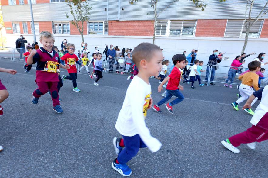 Milla Escolar 2021 - Imagen de un momento de la carrera de los infantiles.