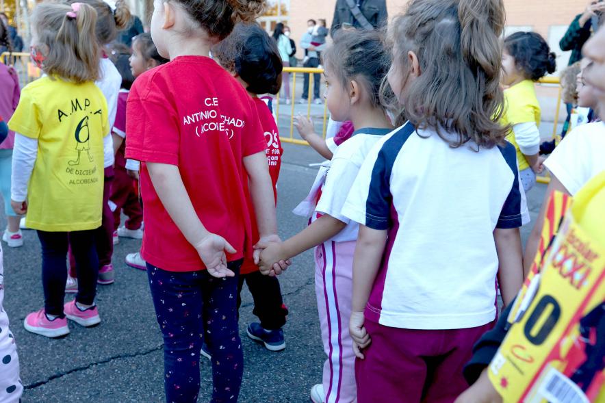 Milla Escolar 2021 - Imagen del momento de la salida de las infantiles.