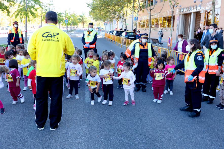  Milla Escolar 2021 - Imagen del momento de la salida de las infantiles.