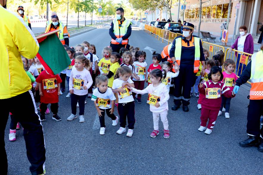 Milla Escolar 2021 - Imagen del momento de la salida de las infantiles.