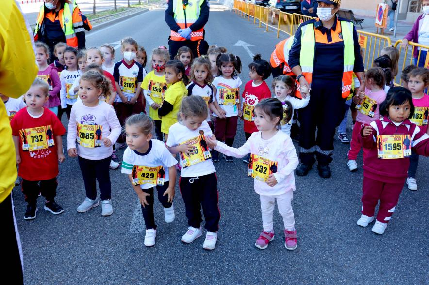 Milla Escolar 2021 - Imagen del momento de la salida de las infantiles.