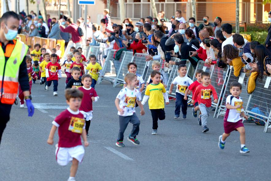Milla Escolar 2021 - Imagen de un momento de la carrera de los infantiles.