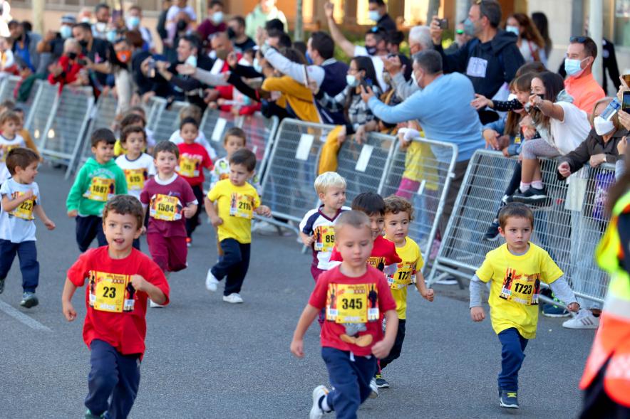   Milla Escolar 2021 - Imagen de un momento de la carrera de los infantiles.