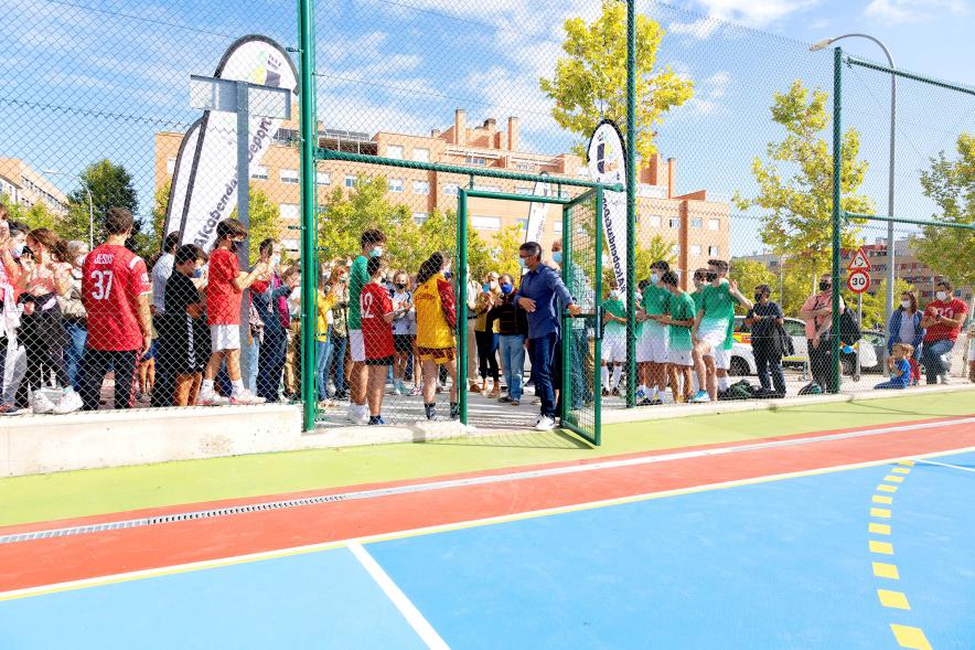 Inauguración Pista Deportiva Fuentelucha - Imagen de un momento de la inauguración de la nueva pista deportiva.