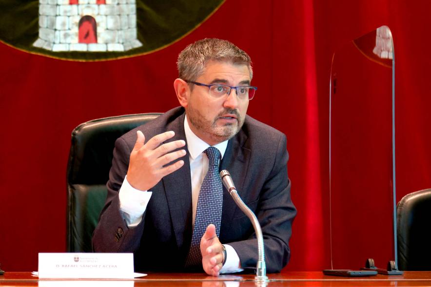 Vicealcalde Sánchez Acera durante el pleno