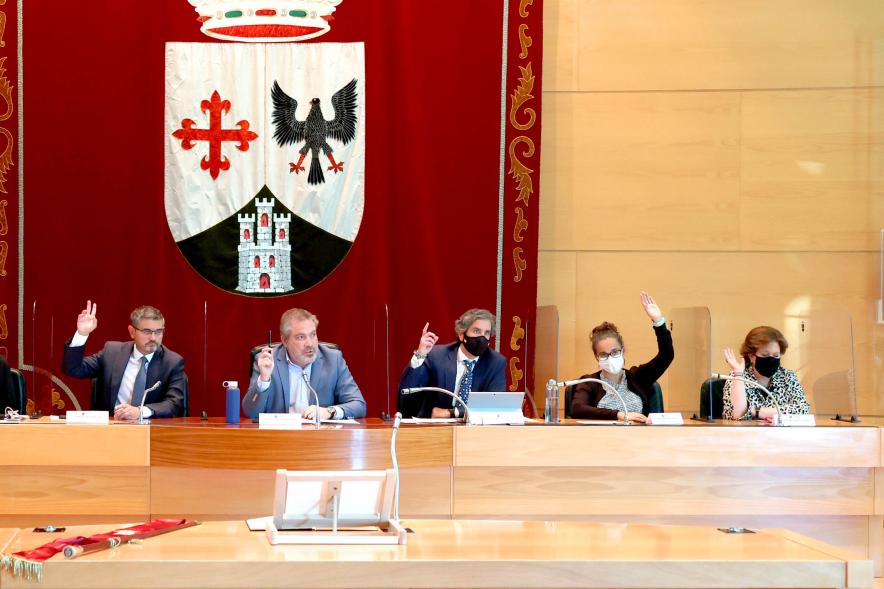 Mesa Presidencial en el momento de la votación