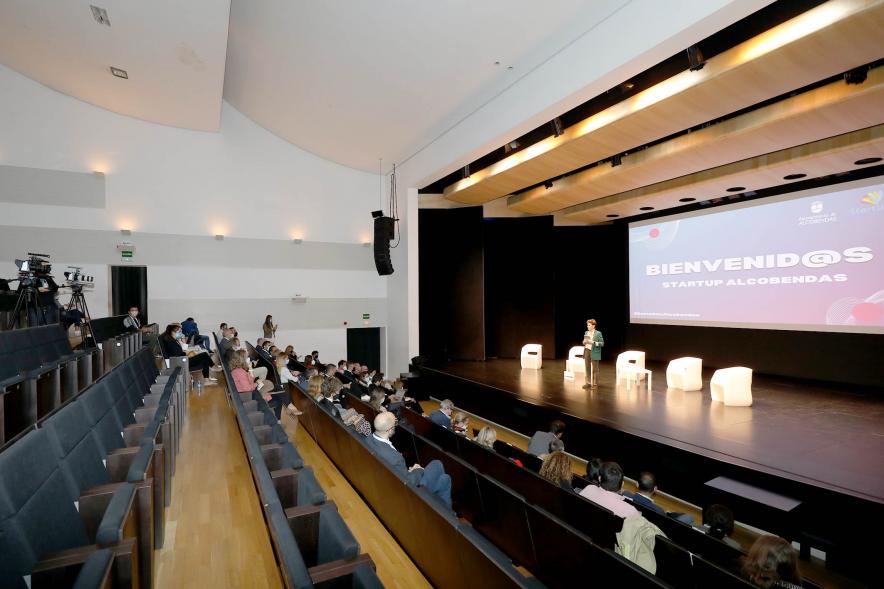 Acto Final StartUp Alcobendas - Imagen panorámica del Auditorio Paco de Lucía del Centro de Arte de Alcobendas donde se celebra el evento.