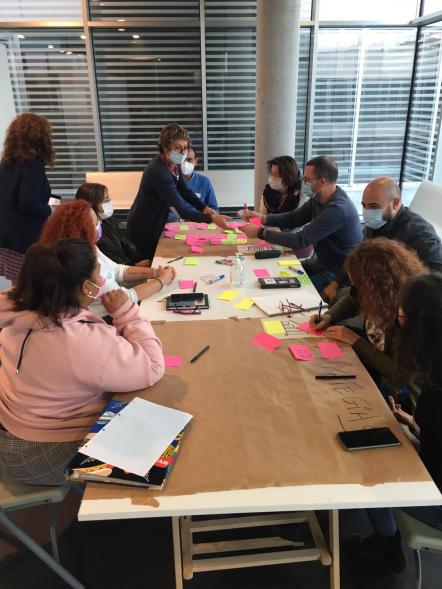 Foro AMPAS - Imagen de una mesa de trabajo.
