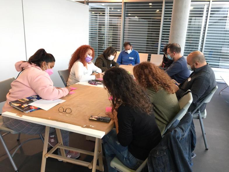 Foro AMPAS - Imagen de una mesa de trabajo.