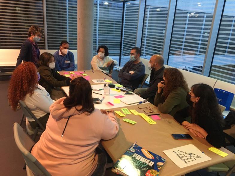 Foro AMPAS - Imagen de una mesa de trabajo.