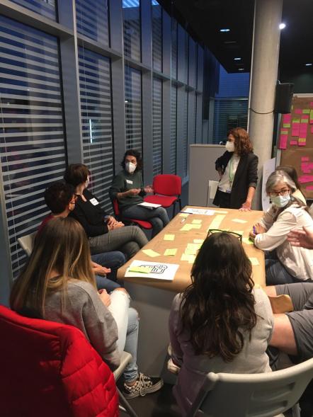 Foro AMPAS - Imagen de una mesa de trabajo.