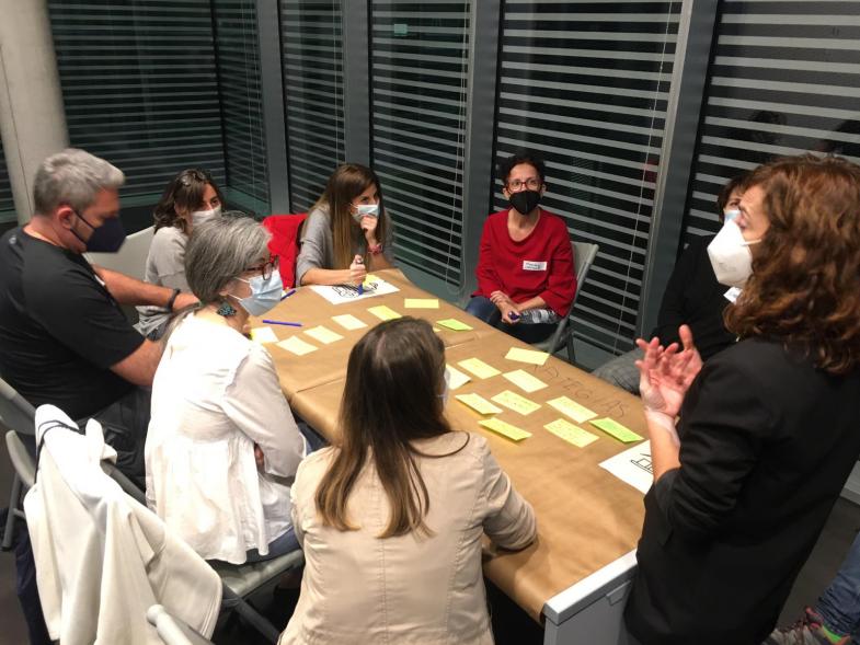 Foro AMPAS - Imagen de una mesa de trabajo.