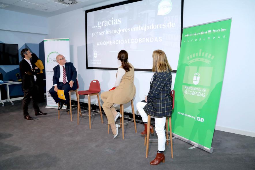 Vº Encuentro de Comercio Urbano - Imagen de un momento de una de las charlas de los encuentros.