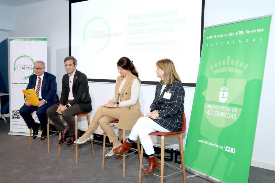  Vº Encuentro de Comercio Urbano - Imagen de un momento de una de las charlas de los encuentros.