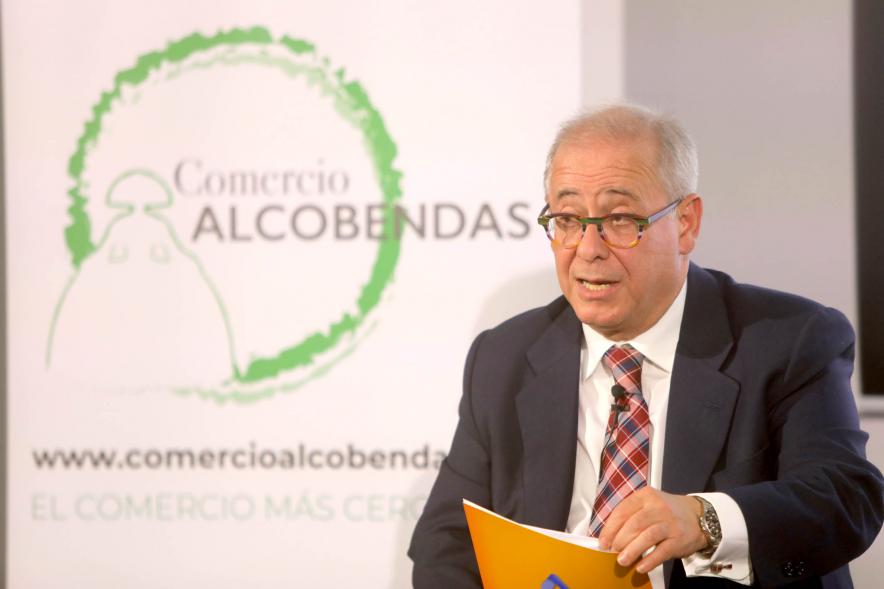 Vº Encuentro de Comercio Urbano - Imagen de un momento de la intervención de uno de los participantes en los encuentros.