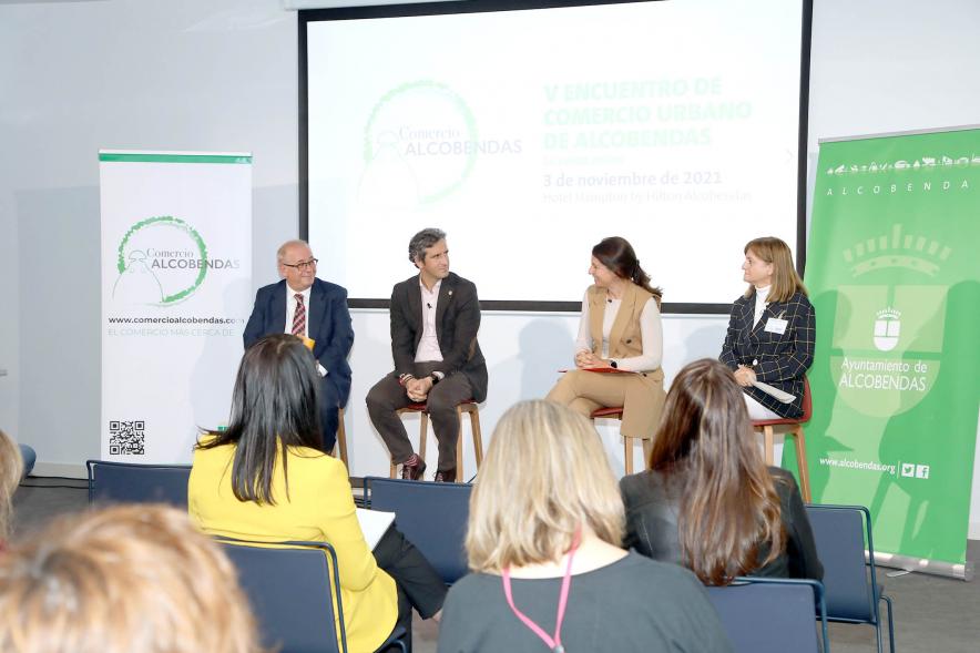   Vº Encuentro de Comercio Urbano -  Imagen de un momento de una de las charlas de los encuentros.