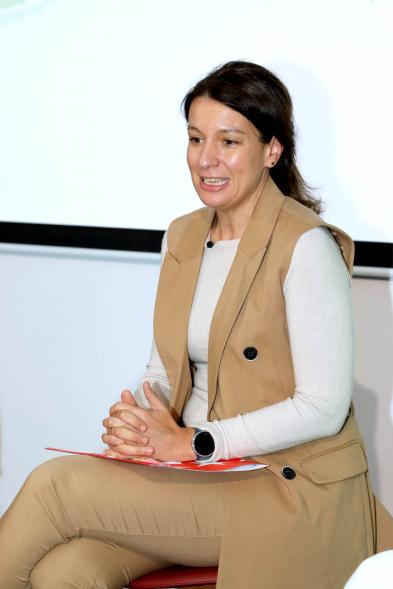 Vº Encuentro de Comercio Urbano - Imagen de un momento de la intervención de una de las participantes en los encuentros.