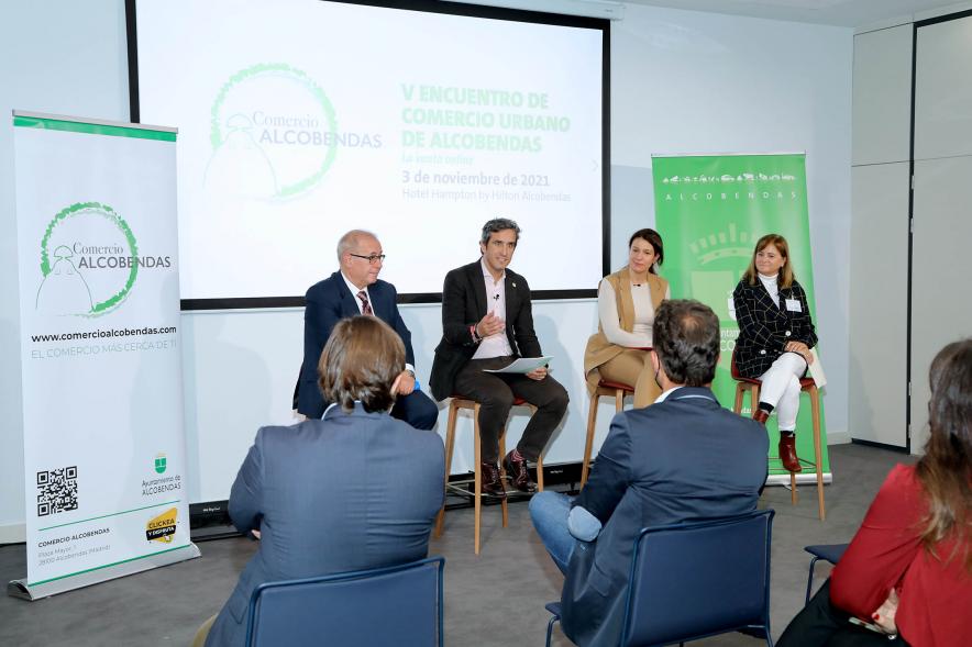  Vº Encuentro de Comercio Urbano -  Imagen de un momento de una de las charlas de los encuentros.