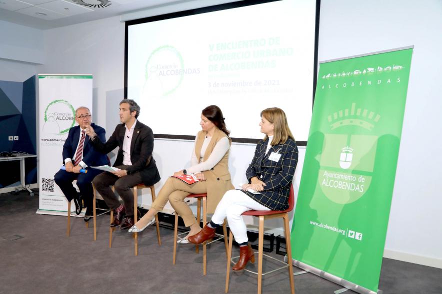   Vº Encuentro de Comercio Urbano -  Imagen de un momento de una de las charlas de los encuentros.