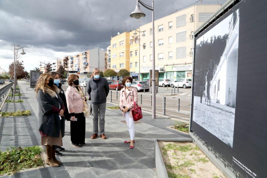 Concejales disfrutando el recorrido de la exposición