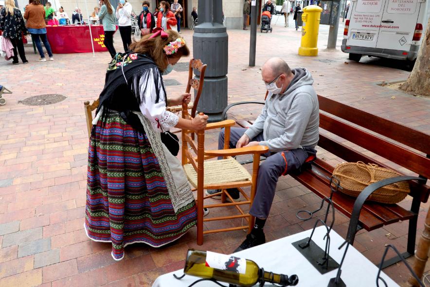 Feria Murciana en la Plaza del Pueblo - Imagen de una demostraciones de los oficios tradicionales artesanos.