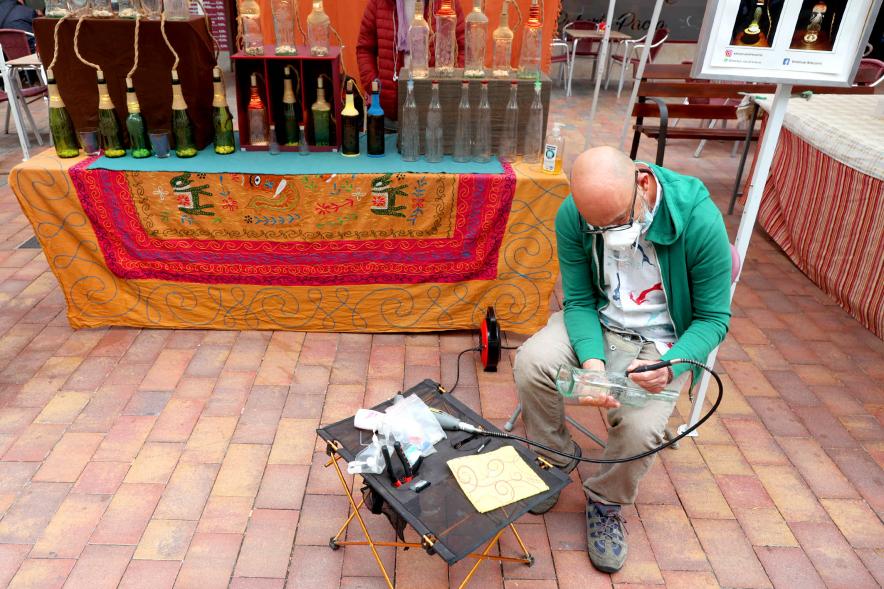  Feria Murciana en la Plaza del Pueblo - Imagen de una demostraciones de los oficios tradicionales artesanos.