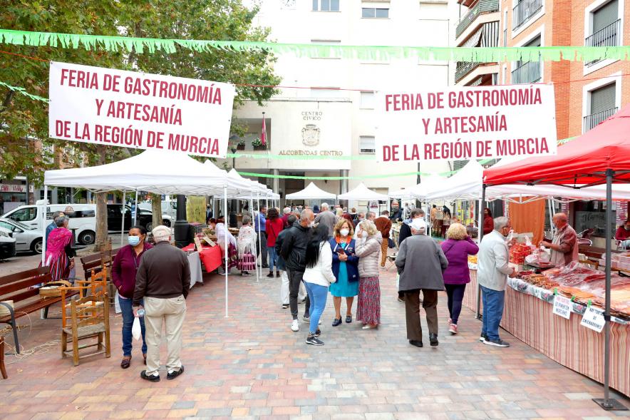 Feria Murciana en la Plaza del Pueblo -  Imagen panorámica de la plaza del pueblo donde se celebra la feria.